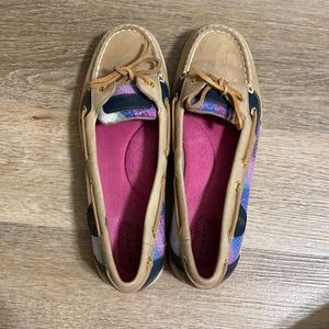 Multicolored-sequined sperry shoes